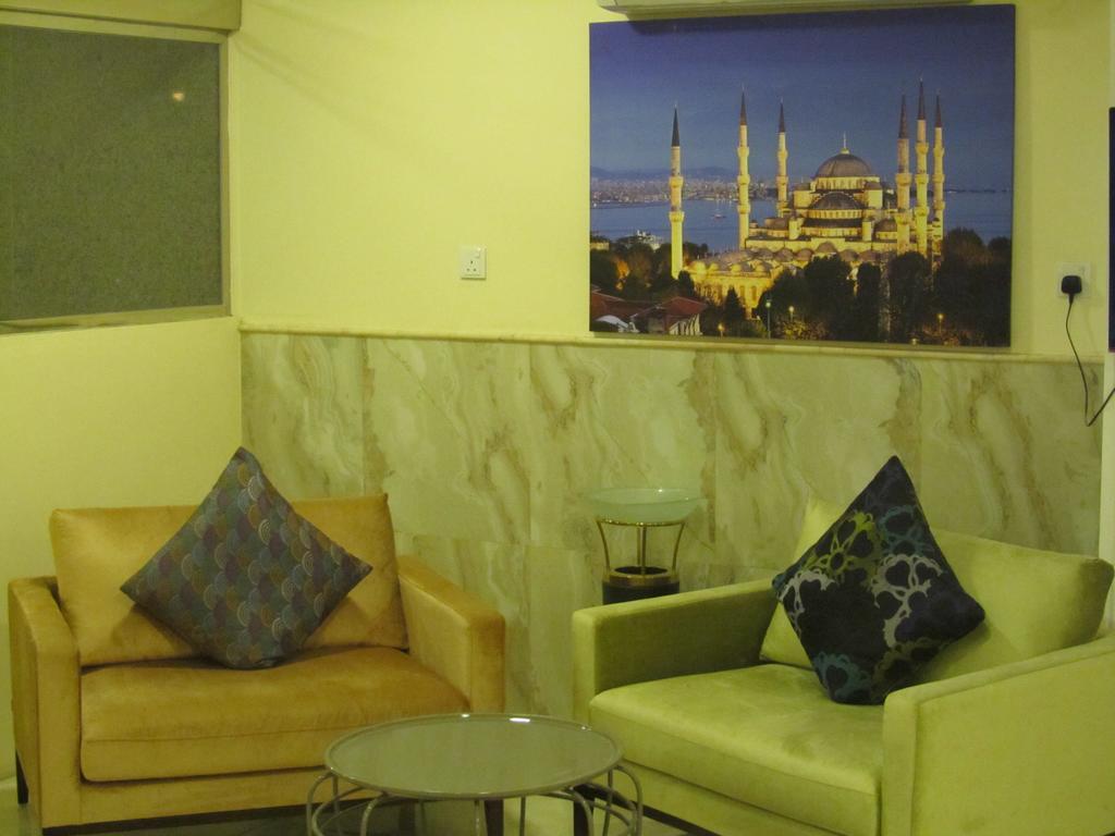 Jw Inn Hotel Nadinah Екстер'єр фото